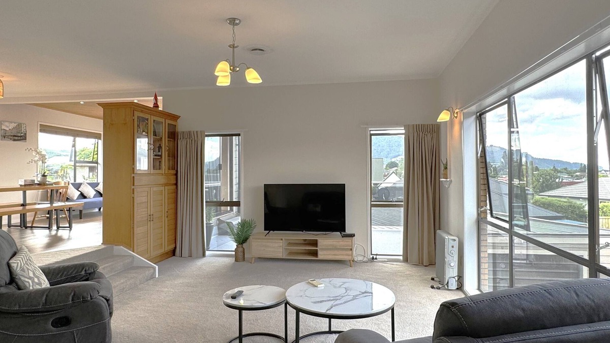 Rotorua House | Spacious retreat with Mountain view