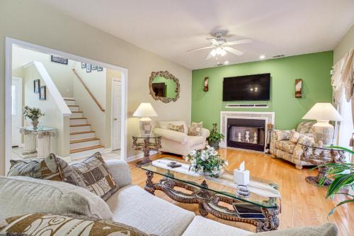 Richmond Hill House | Spacious Richmond Hill Hideaway with Deck!