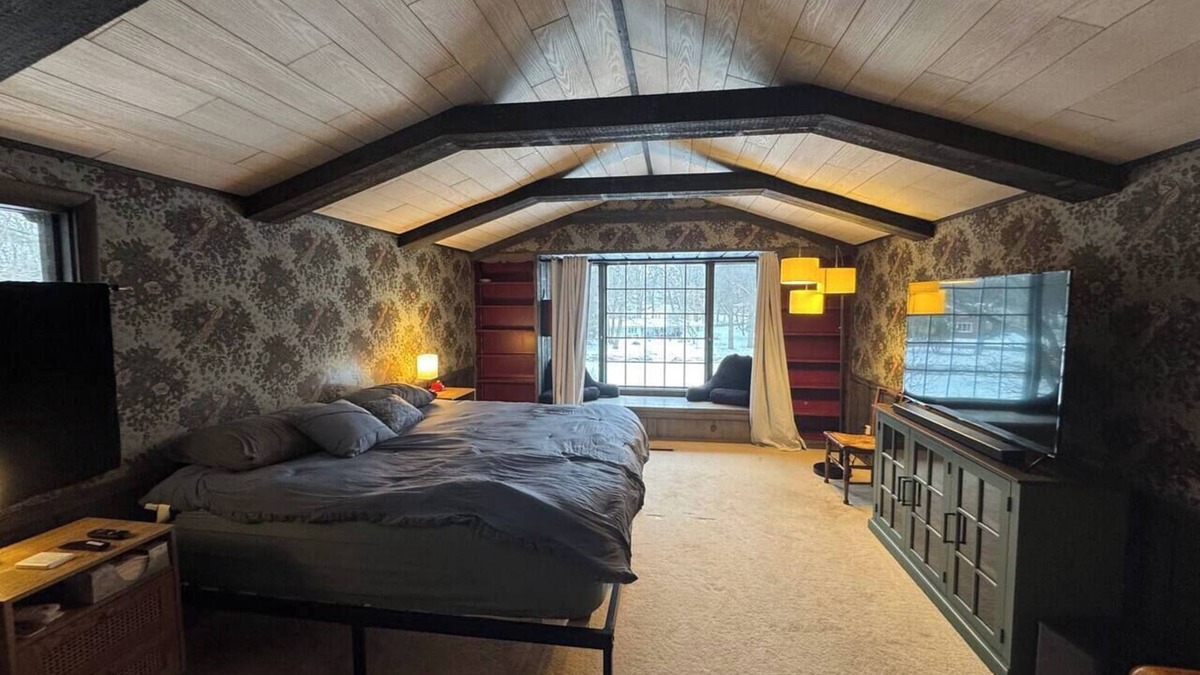 Owosso House | Spacious Riverfront Retreat