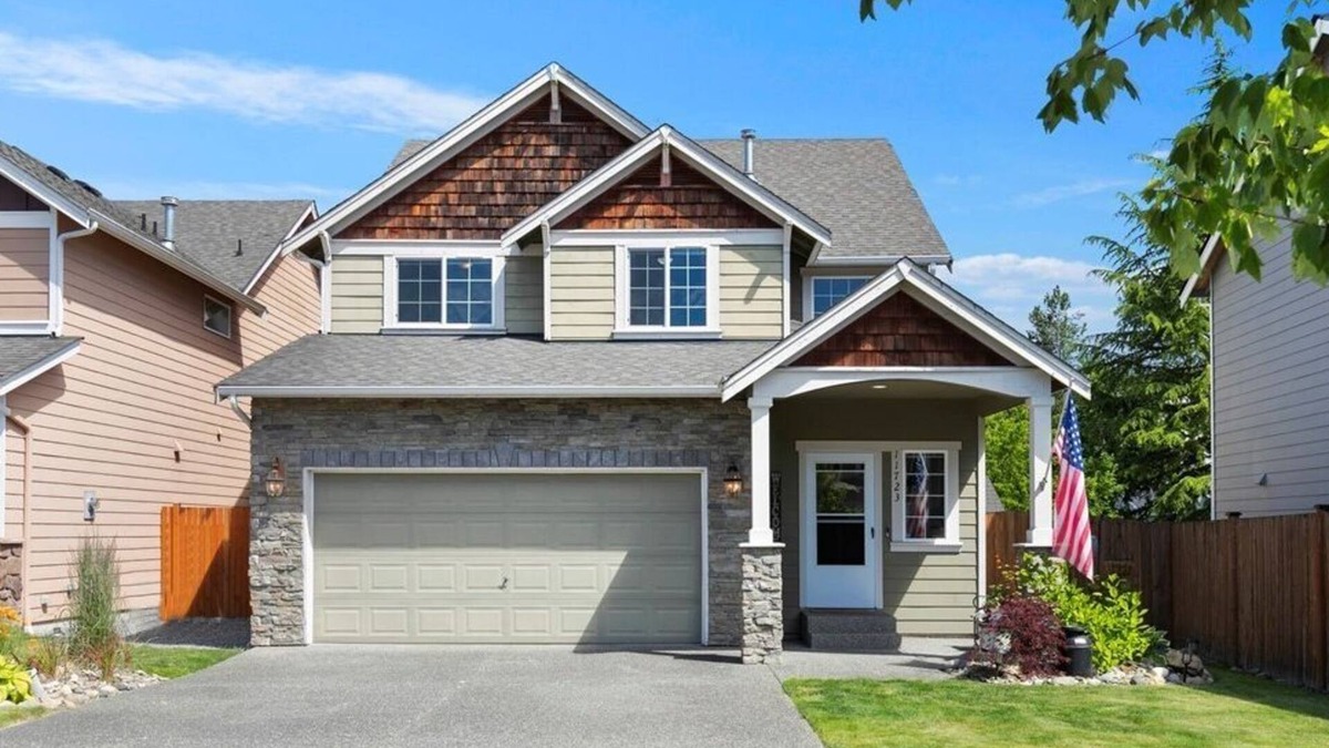 West Lake Stevens House | Spacious room for rent in tranquil house in lovely Lake Stevens