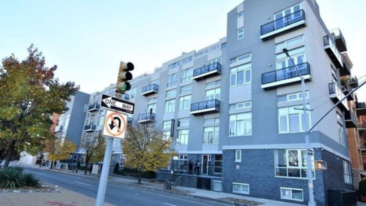 Greenpoint Apartment | Spacious room in greenpoint with private entrance and bathroom