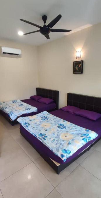 Tangkak House | Spacious Room in Gunung Ledang