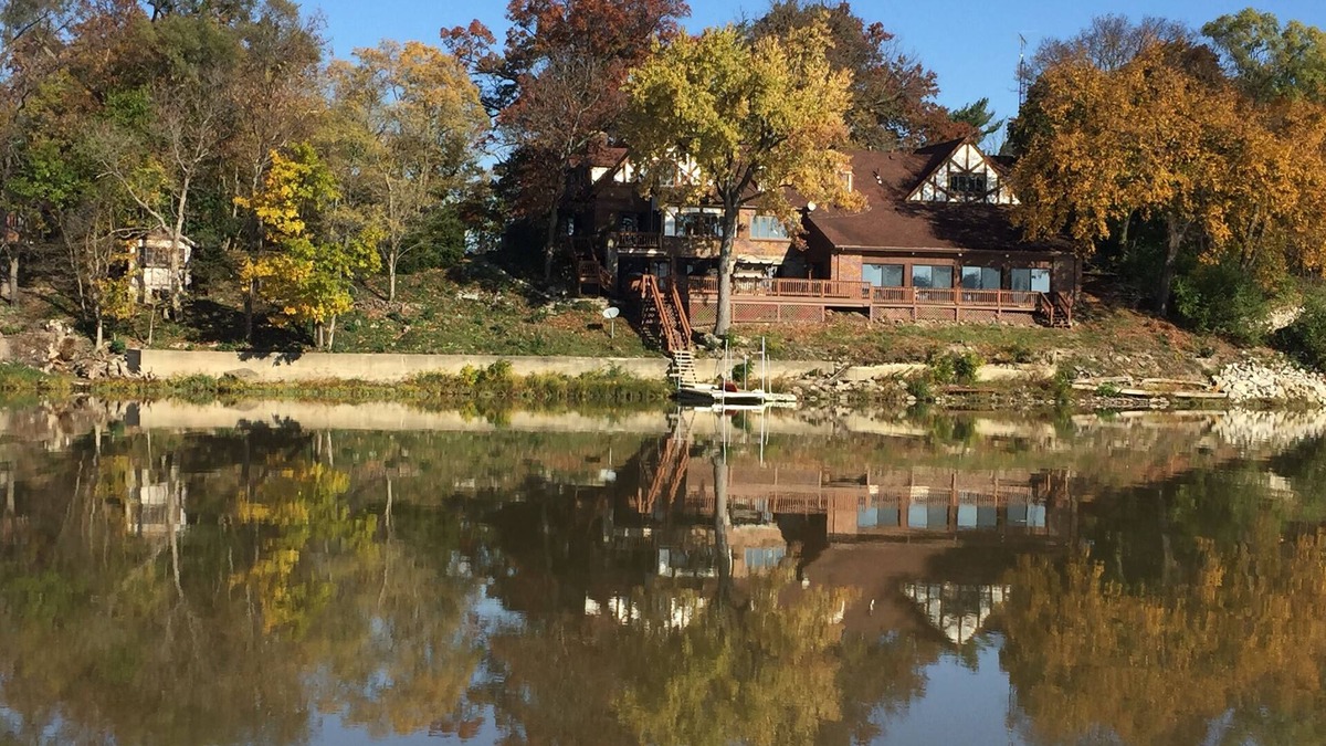 Colton Apartment | Spacious room in Tudor home overlooking the Maumee river near Metro Parks. Wifi