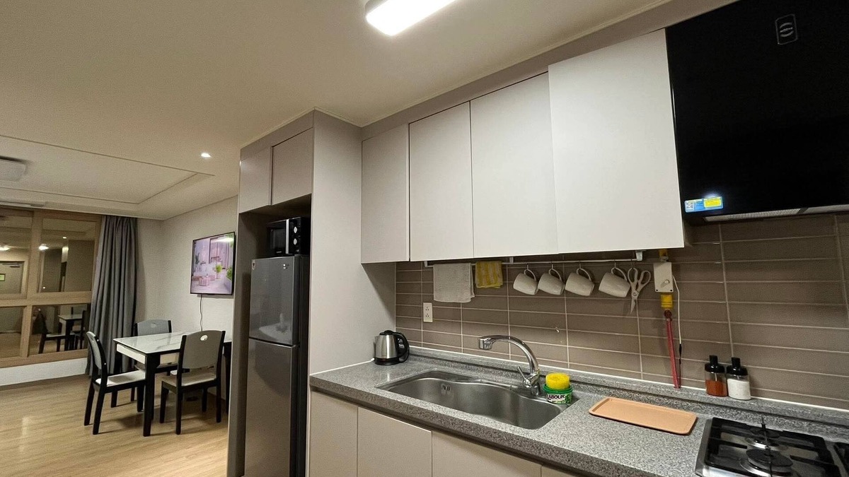 Clark Freeport Condo | Spacious Room + King Bed Size w/Full Kitchen & Full size Bathroom