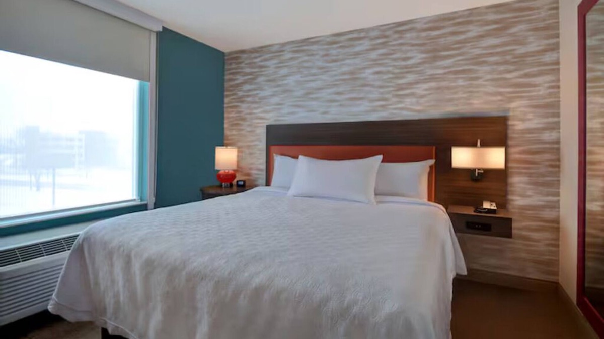 Wichita Hotel | Spacious Room Near Entrust Bank Arena – Ideal for Sports Enthusiasts