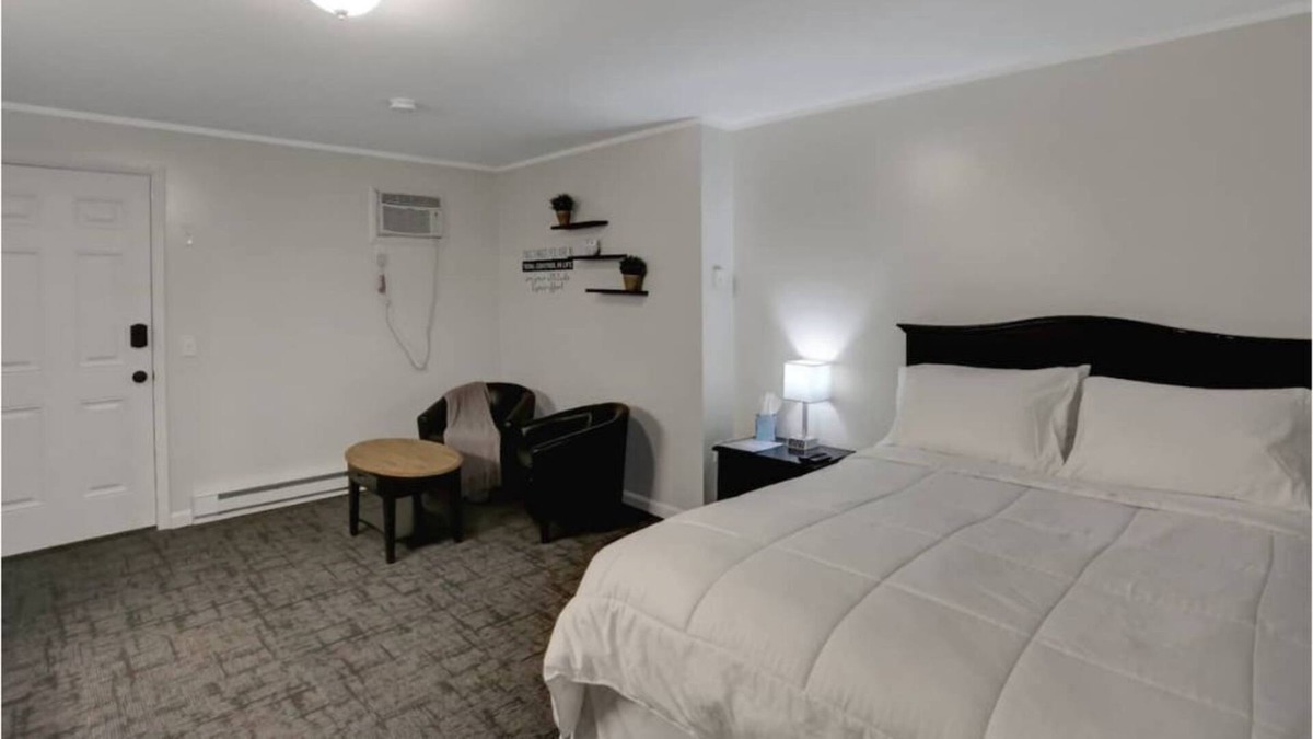 Loyalton House | Spacious room w/ KingBed and desk & sitting area