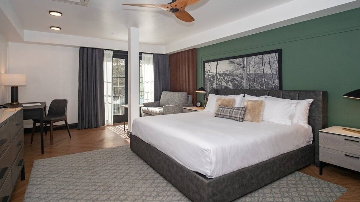 Vail Hotel | Spacious Room w/Mountain View Balcony Ideal for Family Fun & Ski School nearby