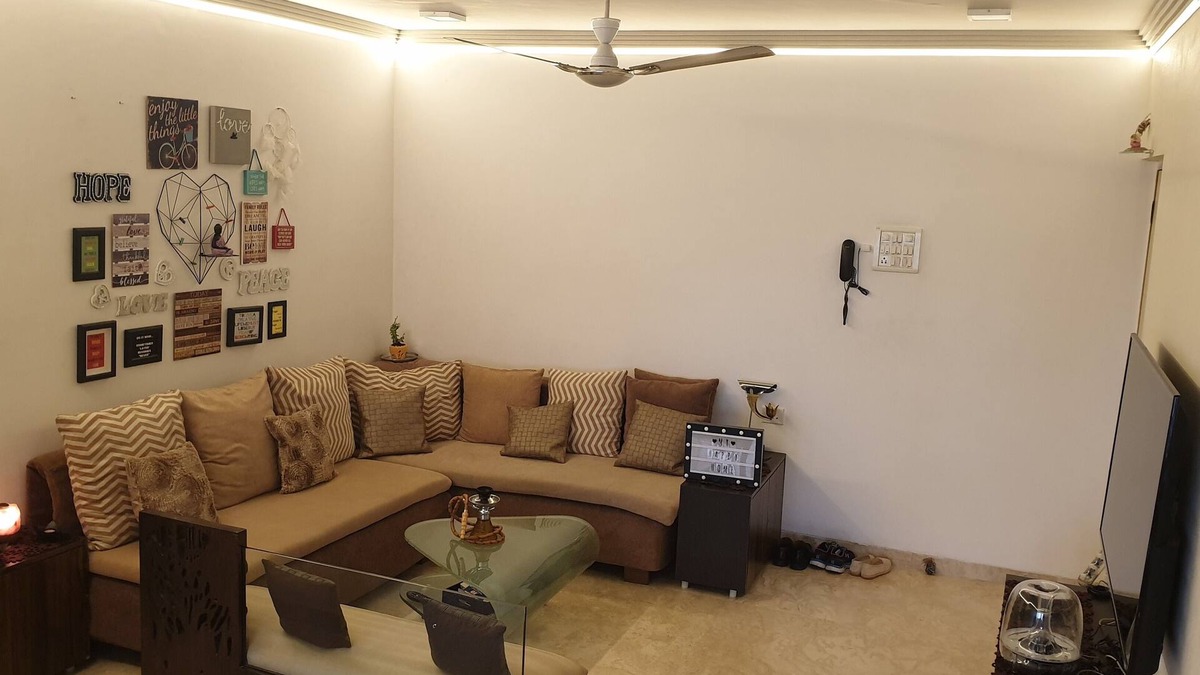 Andheri West Apartment | Spacious Room with attached bathroom