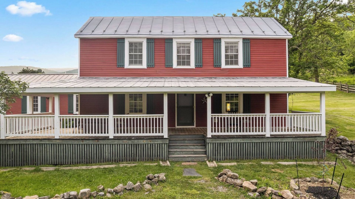 Williamsville House | Spacious Rural Farmhouse Getaway with Peaceful Views
