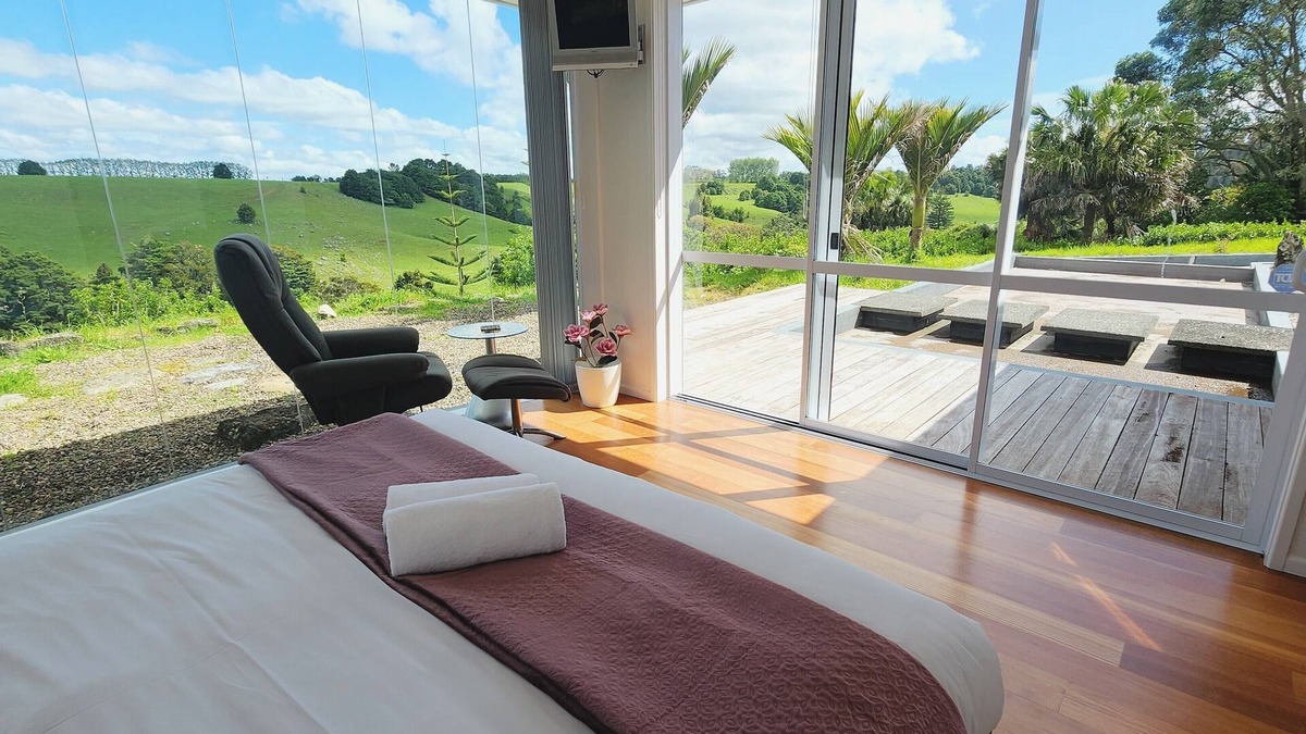 Kerikeri House | Spacious rural outlook but close to town