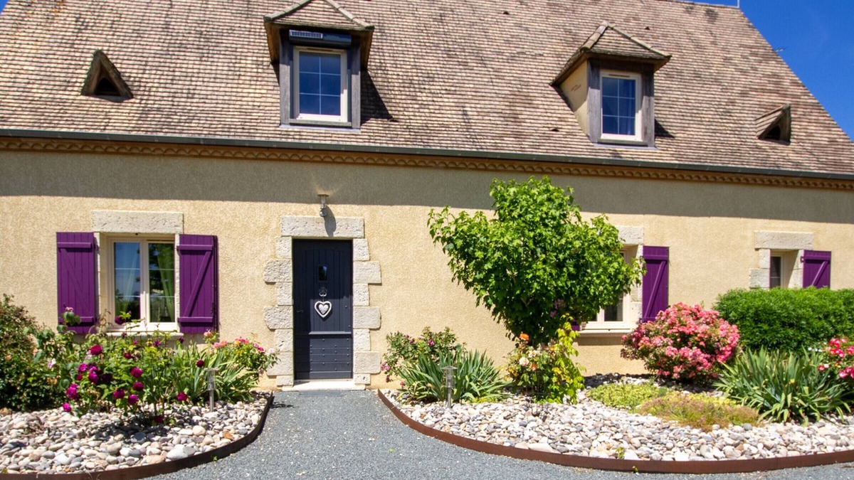 Rampieux Cottage | Spacious Rural Retreat with Private Pool, Trampoline, Baby Equipment, and More