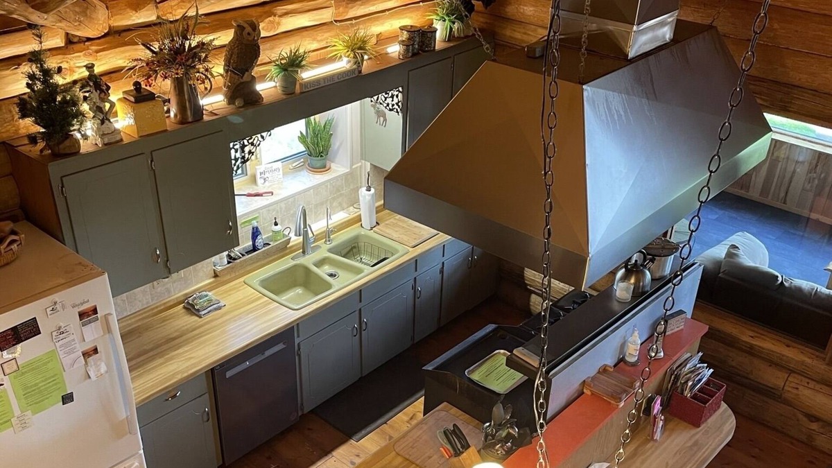 Tomahawk House | Spacious, Rustic, Beautiful Lodge-15 Acres 600+ Ft of Shoreline-Enjoy all year