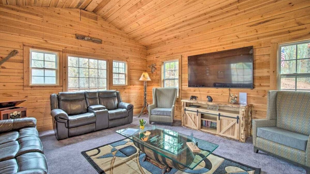 Ellijay Cabin | Spacious Rustic Cabin w/Hot Tub near Carters Lake!
