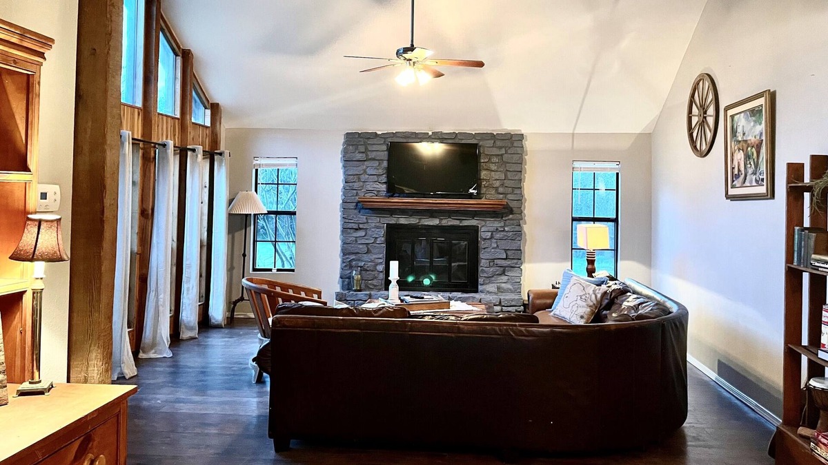 Cedar Creek House | Spacious rustic retreat with fireplace, outdoor ambiance close to hiking trails.