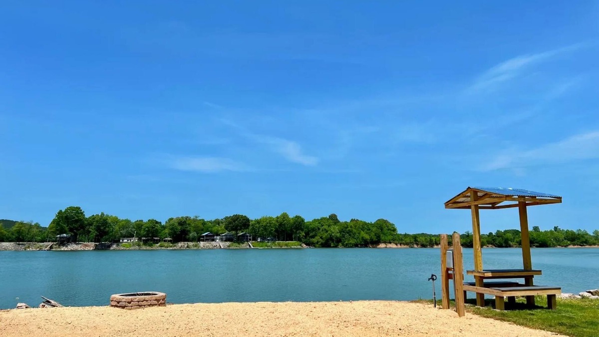 Flatwoods RV Rental | Spacious RV lots on the KY Lake, just minutes from historic Clifton, TN.