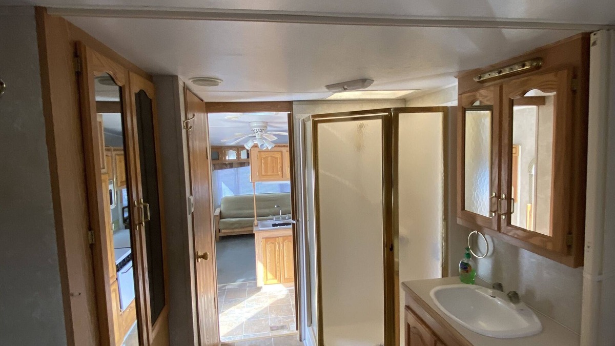St. Johnsville House | Spacious RV on the Canal