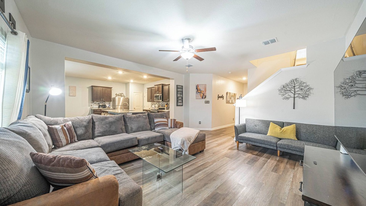 Medina Valley House | Spacious SATX Escape. Family + Work-Ready 4BR/3.5BA Near Lackland AFB