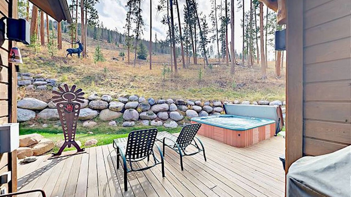 Highland Meadows House | Spacious Secluded Luxury Home 5 minutes from Vail Mountain