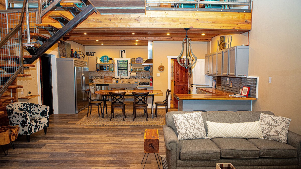 Temple House | Spacious & Secluded, Open 2 story, 2 bedrooms/2 bath, gourmet kitchen, 10 guest