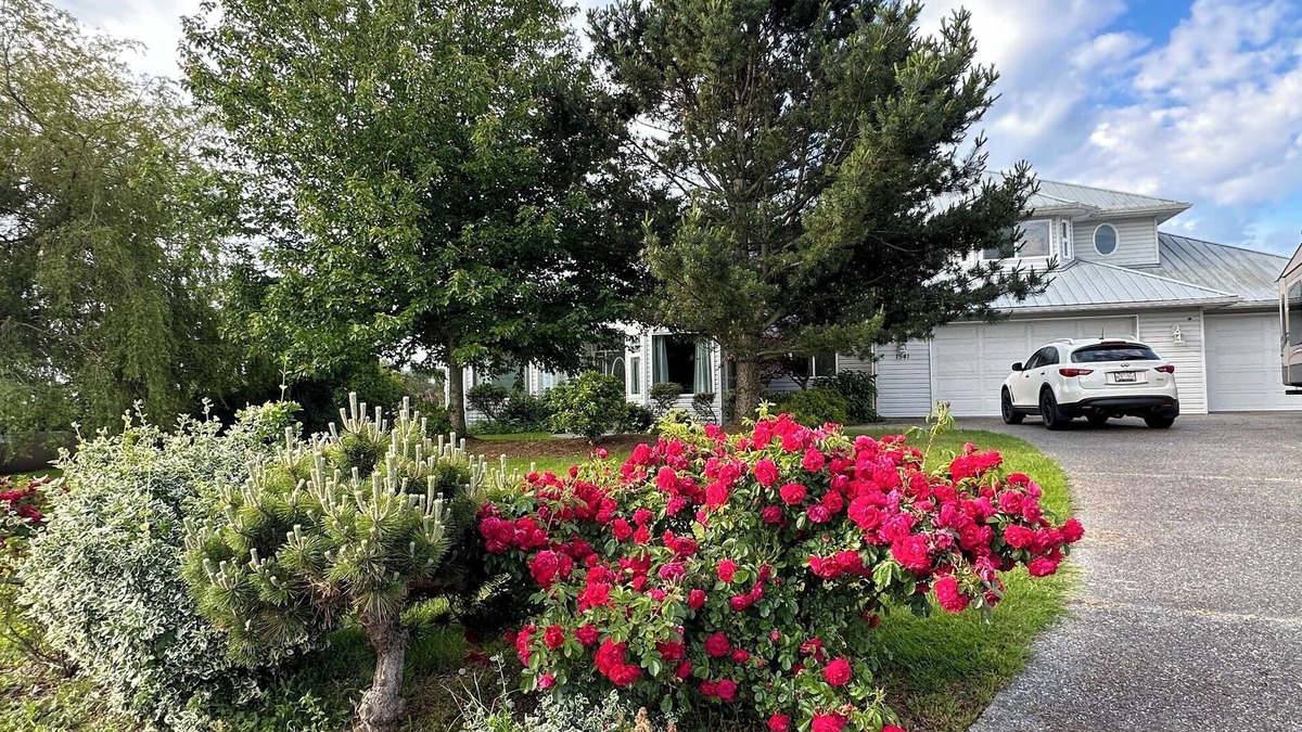 Point Roberts Villa | Spacious Second Floor Queen bedroom (Light House)