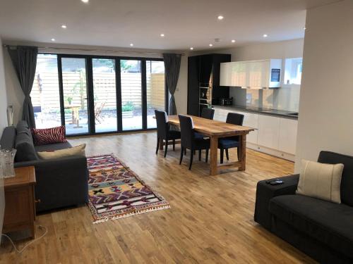 New Cross Apartment | Spacious self-contained flat - 33AS1