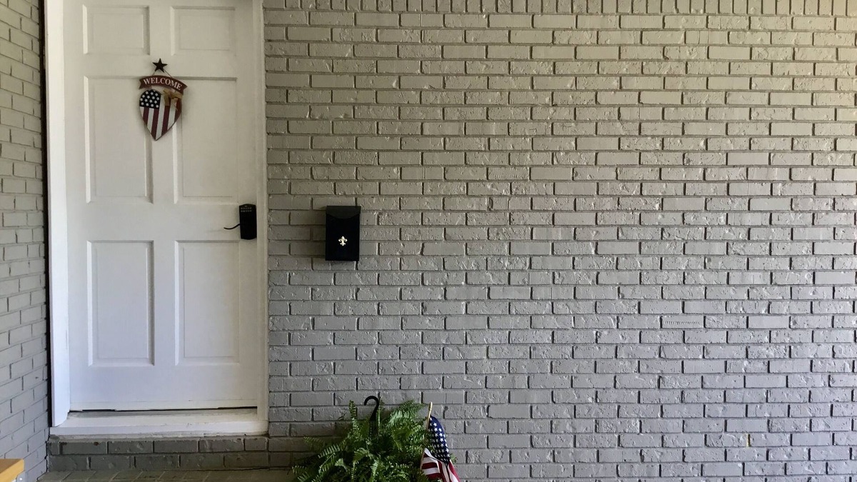 Little Rock House | Spacious separate quarters sleeps four! Non-smoking unit.