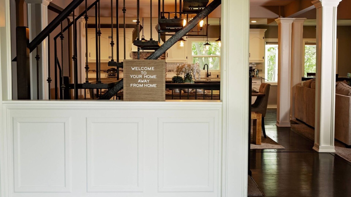 South St. Paul House | Spacious Serene St Paul Home close to all attractions Twin Cities has to offer!