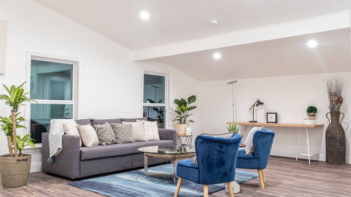 Plano House | Spacious Serenity: Your Convenient Retreat & Roomy Heaven