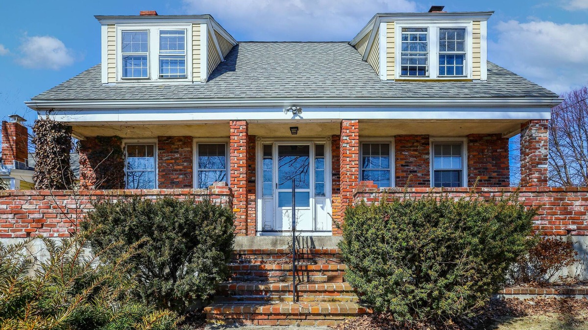 Newton Upper Falls House | Spacious Single House in Newton