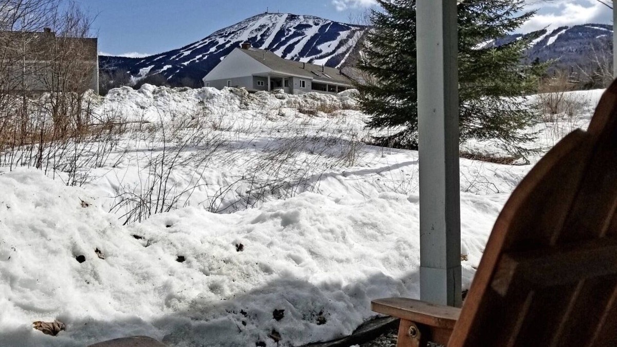 Carrabassett Valley Condo | Spacious Ski In-Ski Out 1BR with Fireplace & Hot Tub