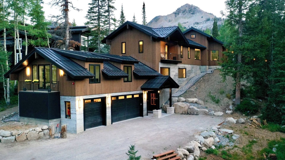 Salt Lake Mountain Resorts Cabin | Spacious ski cabin offers serenity & proximity to Utah's favorite ski town!