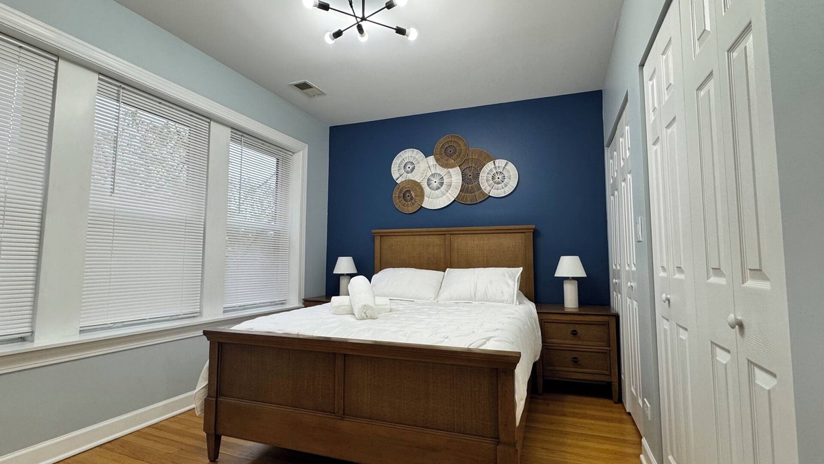 Skokie Condo | Spacious Skokie Retreat - 2BR/2BA - Mins to Chicago, mall & Train