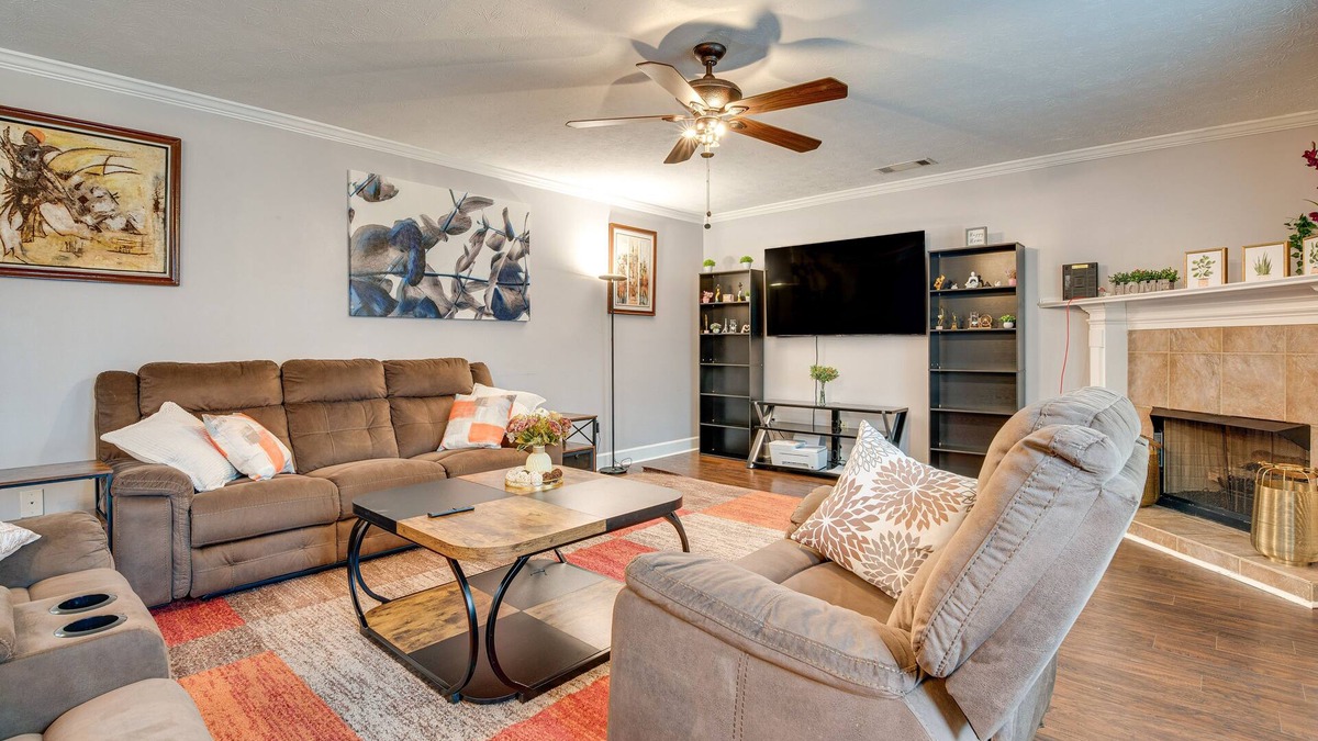 Snellville House | Spacious Snellville Home w/Yard: 28 Mi to Atlanta