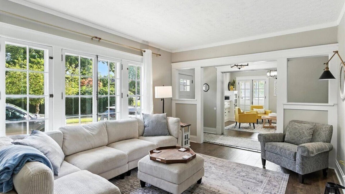 Dayton House | Spacious, Southern Charm! 4-bedroom house in Dayton that accommodates 11 guests!