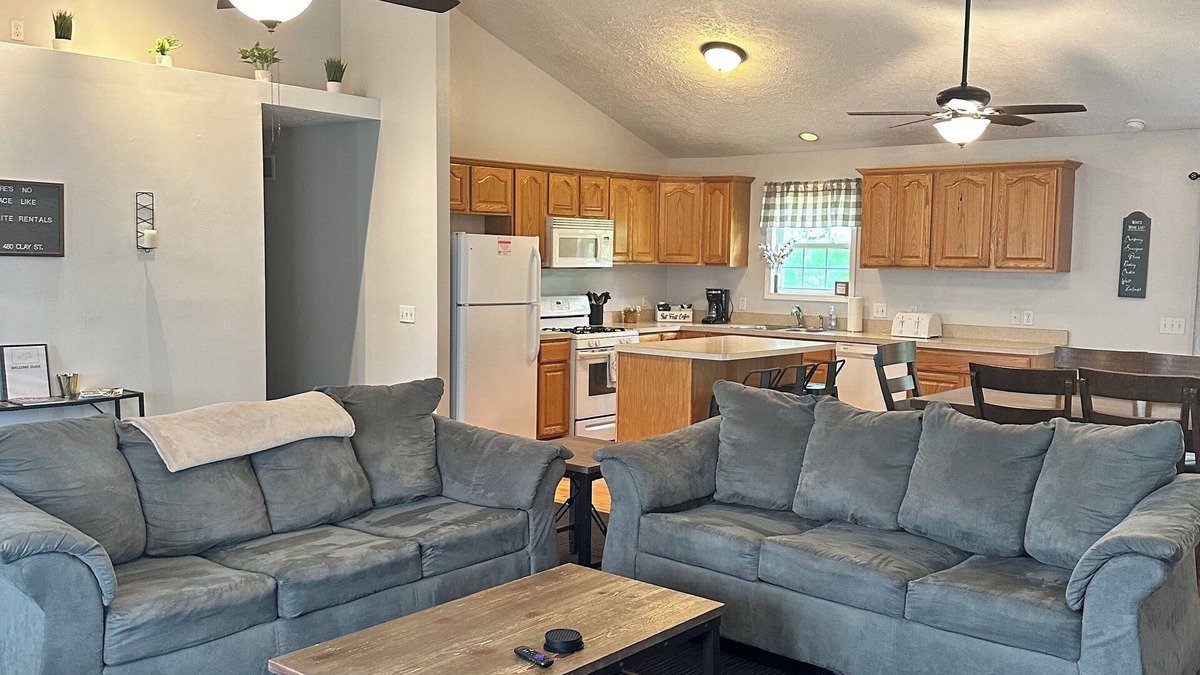 Geneva House | Spacious- SPIRE, GOTL, Wine Country, Beach