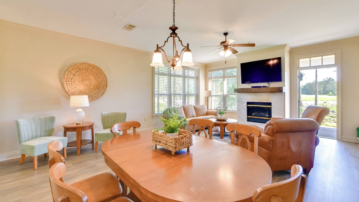 Springfield Villa | Spacious Springfield Home w/Golf Course View!