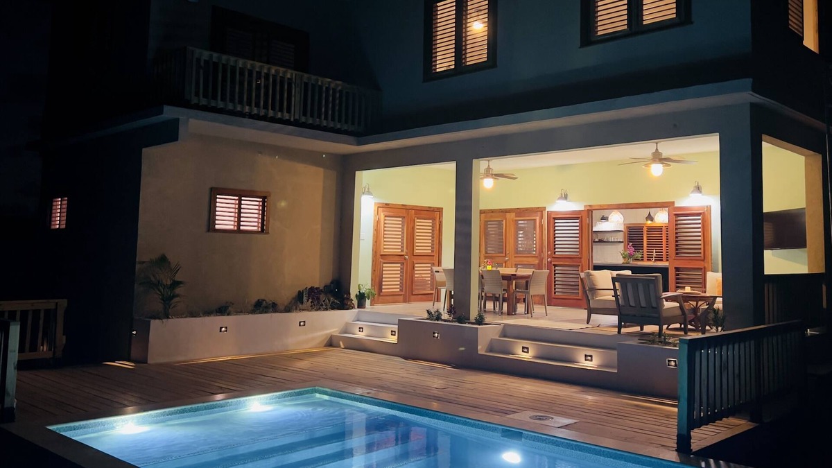 Treasure Beach Villa | Spacious, staffed villa! Private pool. 3 min walk to beach. AC and WIFI