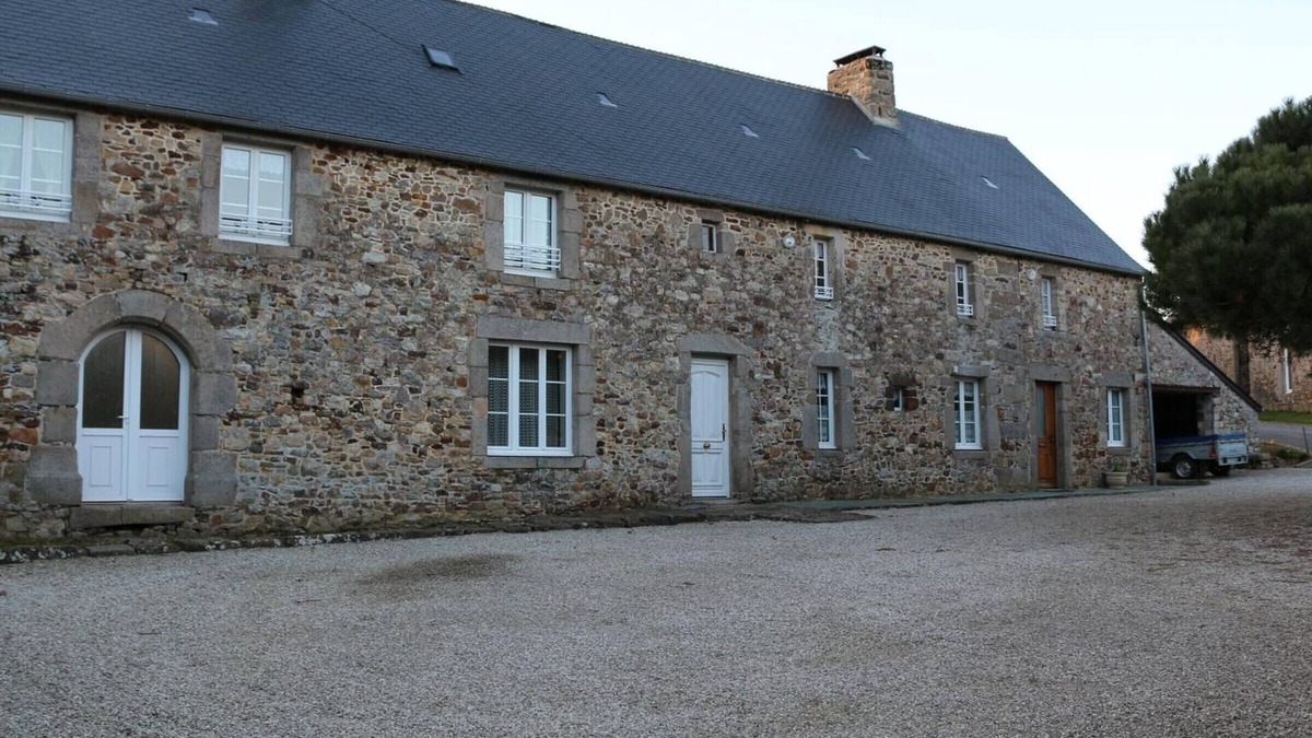 Heauville Cottage | Spacious Stone House with Garden, Close to Beach, Family-Friendly, WiFi, Games Room