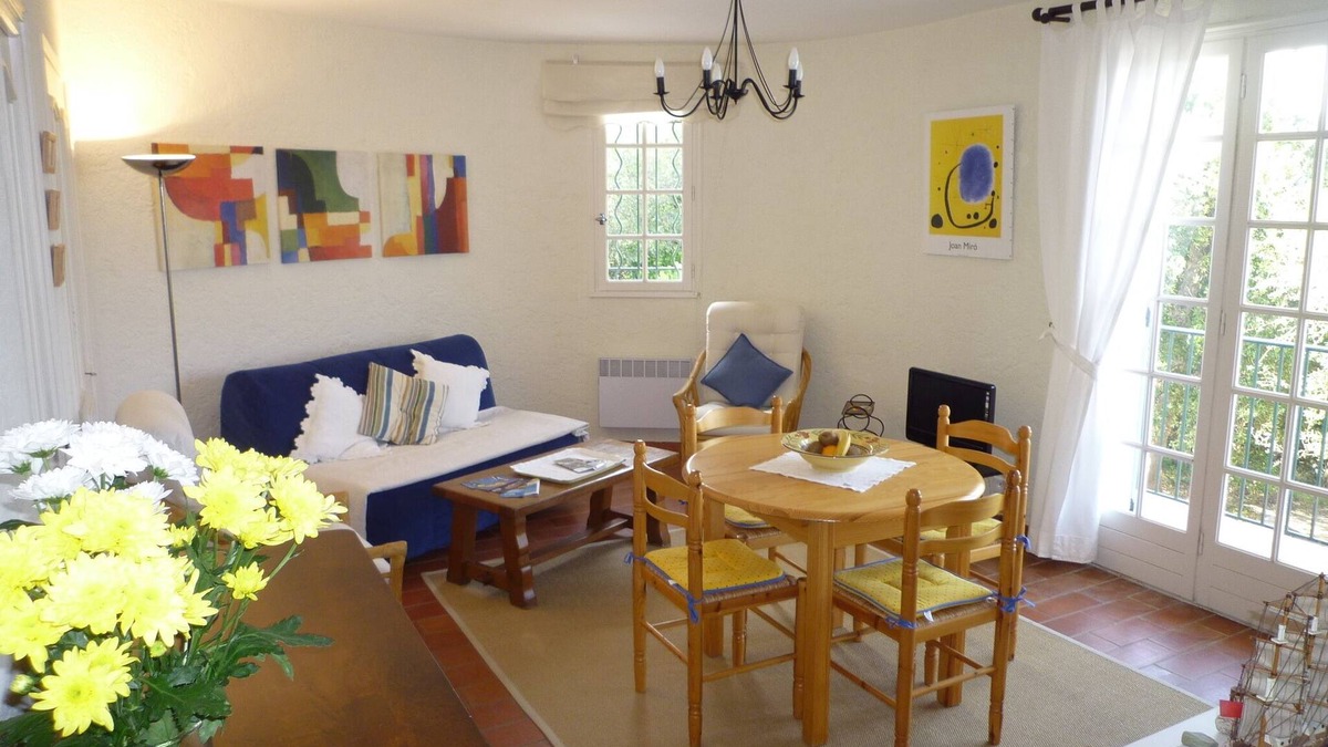 Cavaliere Apartment | Spacious studio flat for 4 people, near shops & beach in quiet residential area