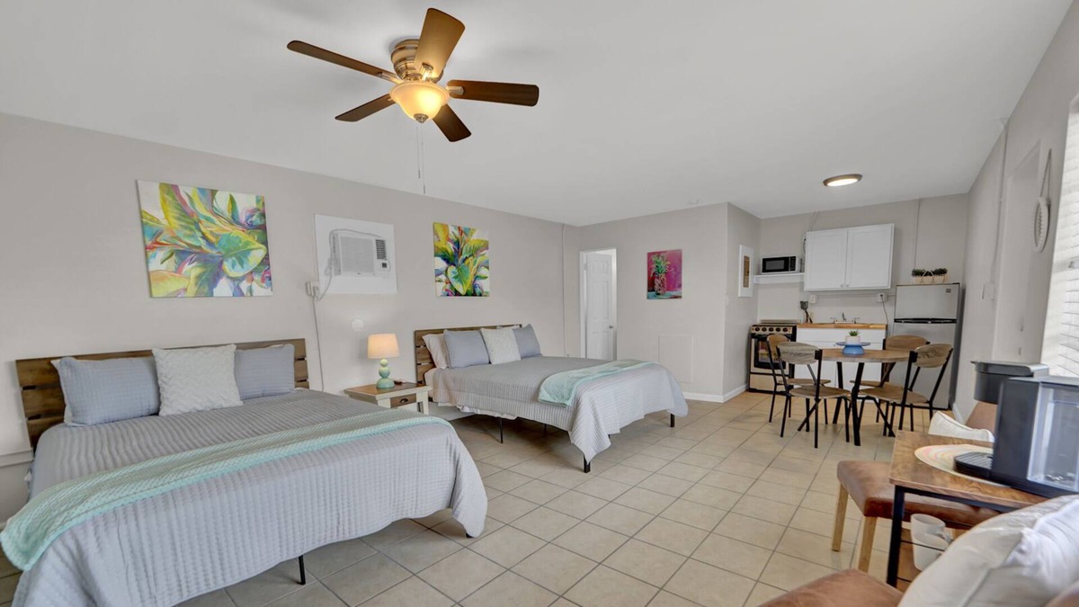 Crescent Beach Condo | Spacious Studio - Beach Access, Kitchenette & Pool