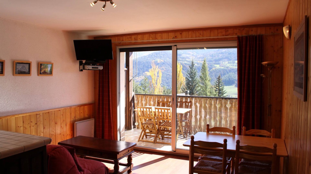 Barcelonnette Apartment | SPACIOUS STUDIO 30M2 balcony south facing terrace 4 pers near downtown