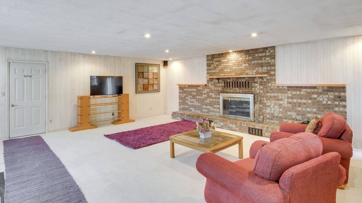 Maple Heights Apartment | Spacious Studio - 5 Mi to MGM Northfield Park!