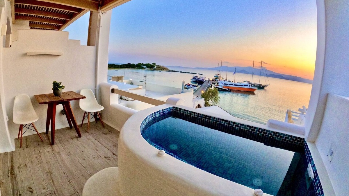 Agia Anna Apartment | Spacious studio, amazing sea view, hot tub facility