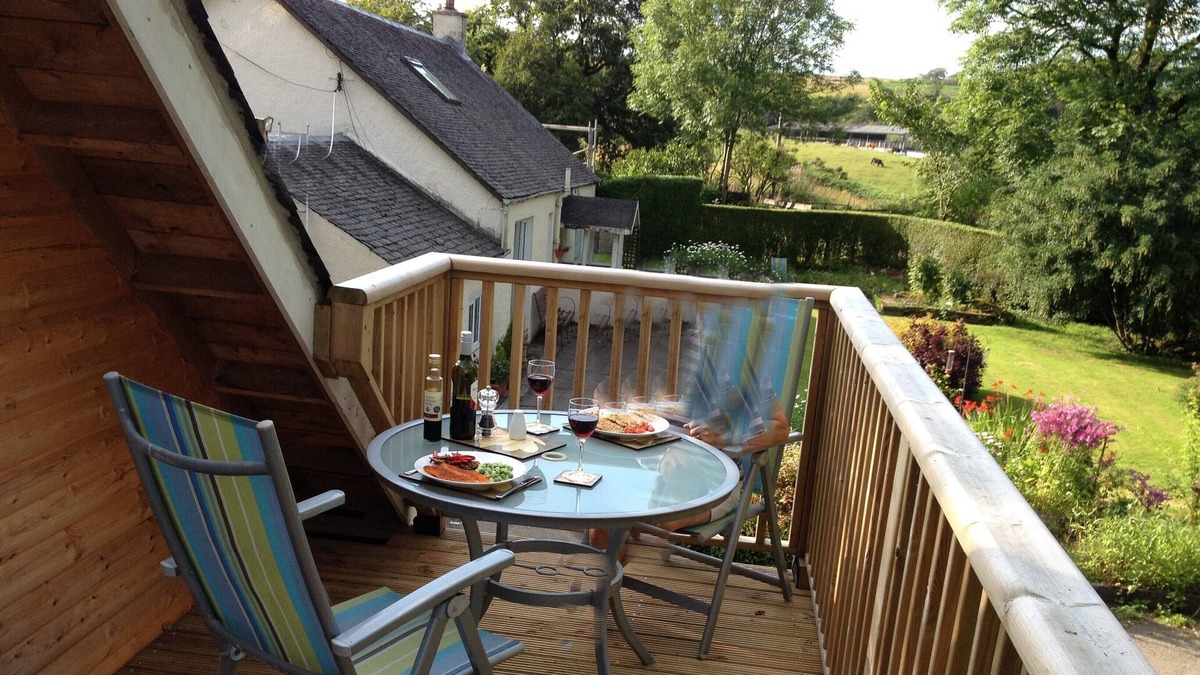 Bonnybridge Apartment | Spacious Studio Appartment In Semi Rural Setting