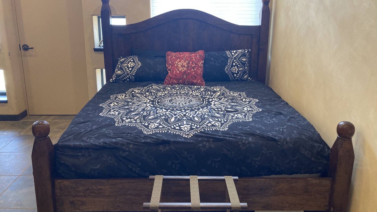 Marvel Apartment | Spacious studio. Bring your dogs & horses!