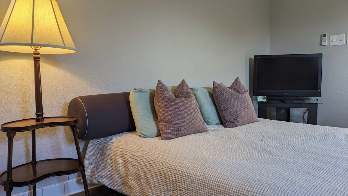 Chalmette House | Spacious Studio in Lovely, Safe Neighborhood