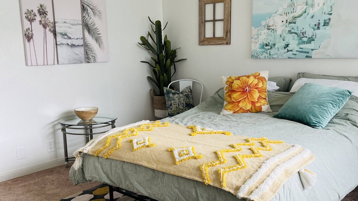 Gardena Apartment | Spacious Studio in the heart of Gardena.
