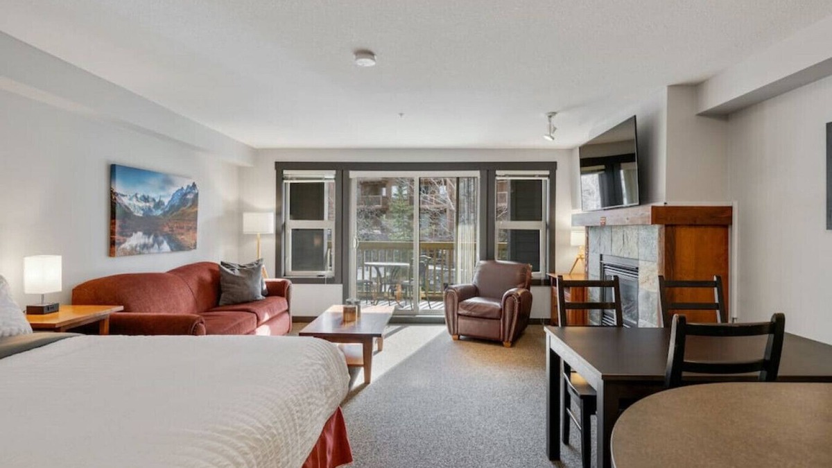 East Kootenay Condo | SPACIOUS Studio | Ski In/Out | Pool & Hot Tubs | In the Heart of PANORAMA RESORT