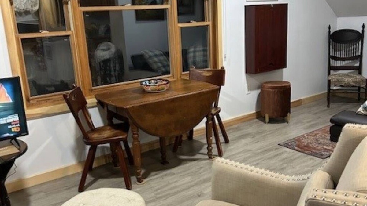 Northwood Apartment | Spacious Studio With Gorgeous Lake Views