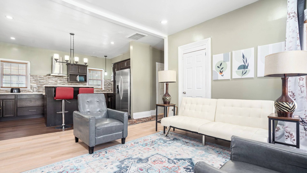Stockade Historic District House | Spacious & Stylish 2-Bedroom Retreat, King Bed, Shared Gazebo